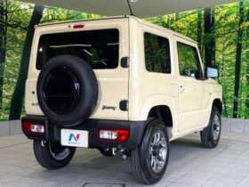 
									SUZUKI Jimny XC Pearl White 2025′ CNPI9 full								