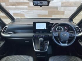
									TOYOTA Voxy S-Z Pearl White 2024′ CNTT9 full								