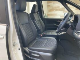 
									TOYOTA Voxy S-Z Pearl White 2024′ CNTT9 full								