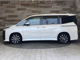 
									TOYOTA Voxy S-Z Pearl White 2024′ CNTT9 full								
