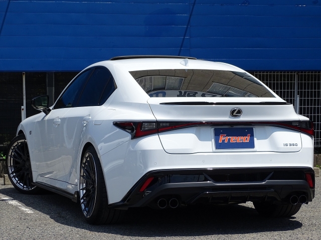Lexus IS F Sport Mode Black 3 Pearl White 2023′ CPLXG