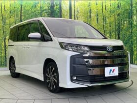 
									TOYOTA Noah S-Z Pearl White 2023′ CPUCA full								