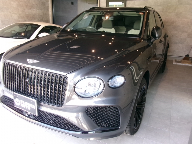 Bentley Bentley Bentayga V8 Mulliner Solid & Metallic Gray 2024′ CRQY2