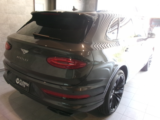 Bentley Bentley Bentayga V8 Mulliner Solid & Metallic Gray 2024′ CRQY2