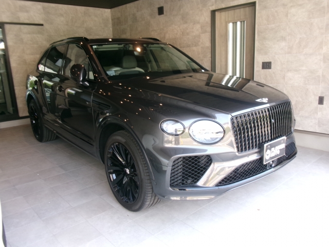 Bentley Bentley Bentayga V8 Mulliner Solid & Metallic Gray 2024′ CRQY2