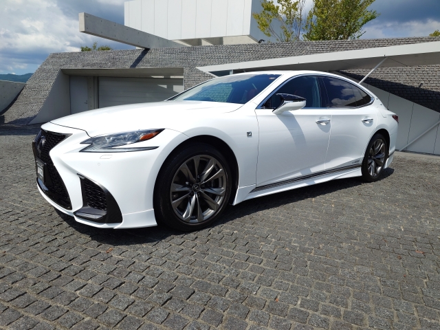 Lexus LS F Sport Pearl White 2018′ CRR2Q
