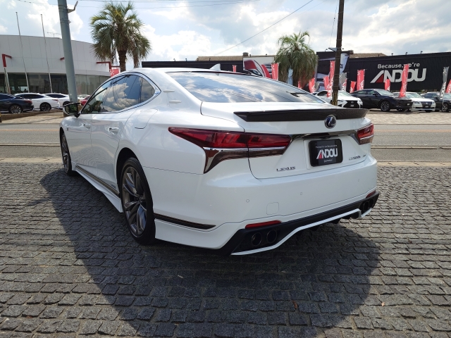 Lexus LS F Sport Pearl White 2018′ CRR2Q