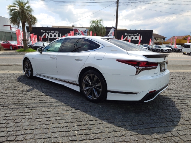 Lexus LS F Sport Pearl White 2018′ CRR2Q