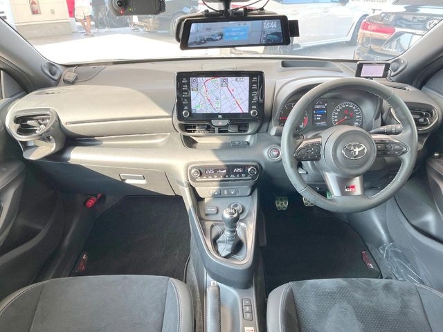 TOYOTA Yaris RZ High Performance Pearl White 2021′ CRYYX