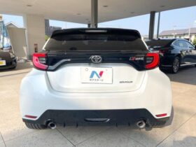 
									TOYOTA Yaris RZ High Performance Pearl White 2021′ CRYYX full								