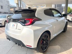 
									TOYOTA Yaris RZ High Performance Pearl White 2021′ CRYYX full								