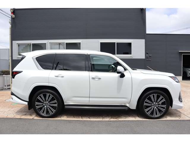 Lexus LX Base Grade Pearl White 2023′ CS00M