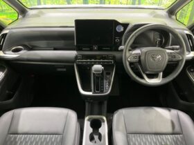 
									TOYOTA Noah S-Z White 2023′ CS0UK full								