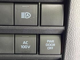 
									TOYOTA Noah S-Z White 2023′ CS0UK full								