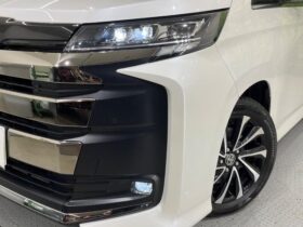 
									TOYOTA Noah S-Z White 2023′ CS0UK full								