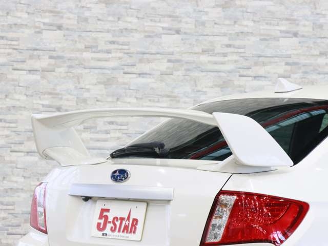 TOYOTA Impreza STi Pearl White 2011′ CS3W2