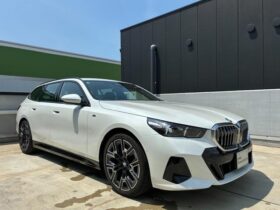 
									BMW 5 Series 523d xDrive M Sport Pearl White 2025′ CTW6J full								