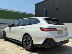 
									BMW 5 Series 523d xDrive M Sport Pearl White 2025′ CTW6J full								