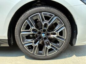 
									BMW 5 Series 523d xDrive M Sport Pearl White 2025′ CTW6J full								