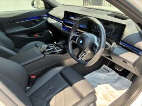 
									BMW 5 Series 523d xDrive M Sport Pearl White 2025′ CTW6J full								