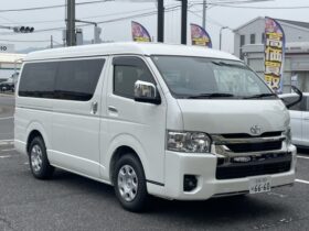 
									TOYOTA Hiace Van Wide Super GL Dark Prime L Middle R Pearl White 2025′ CUJ8K full								
