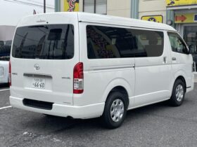 
									TOYOTA Hiace Van Wide Super GL Dark Prime L Middle R Pearl White 2025′ CUJ8K full								