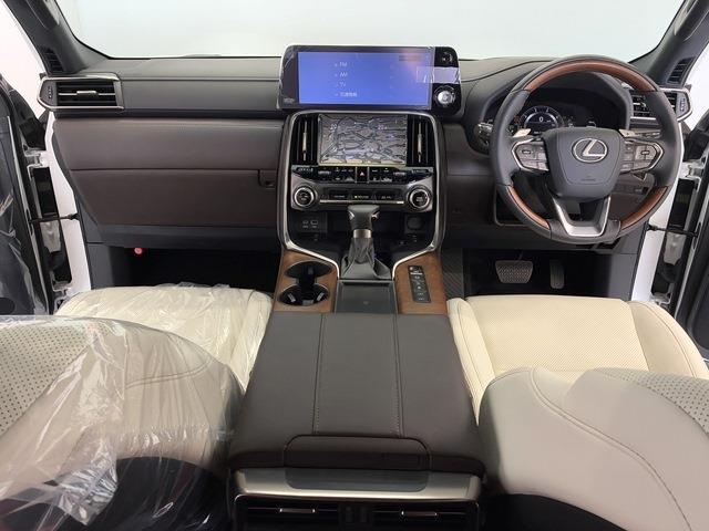 Lexus LX Base Grade Pearl White 2023′ CWDJ7