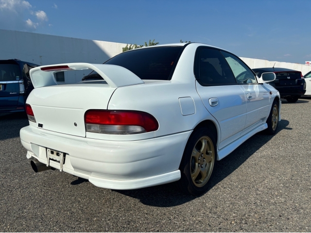 TOYOTA Impreza Base Grade White 2000′ CY6GY