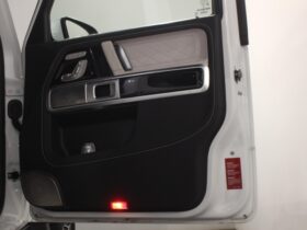 
									Mercedes-Benz G Class G450d Launch Edition (ISG) Pearl White 2024′ CYECB full								