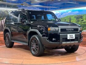 
									TOYOTA Land Cruiser Wagon VX Black 2024′ CYF0A full								