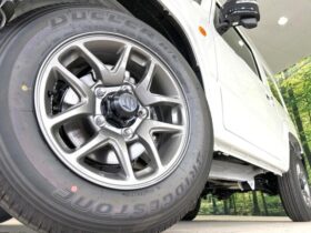 
									SUZUKI Jimny XC Pearl White 2025′ D0JKR full								