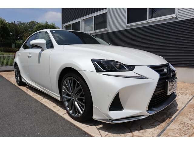 Lexus IS Version L Pearl White 2016′ D0K0K
