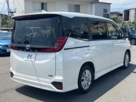 
									TOYOTA Noah S-G Pearl White 2023′ D0KVW full								