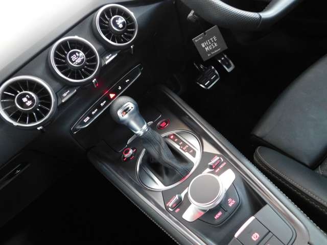 Audi TT Memorial Edition Brown/Gray 2023′ D0KYX