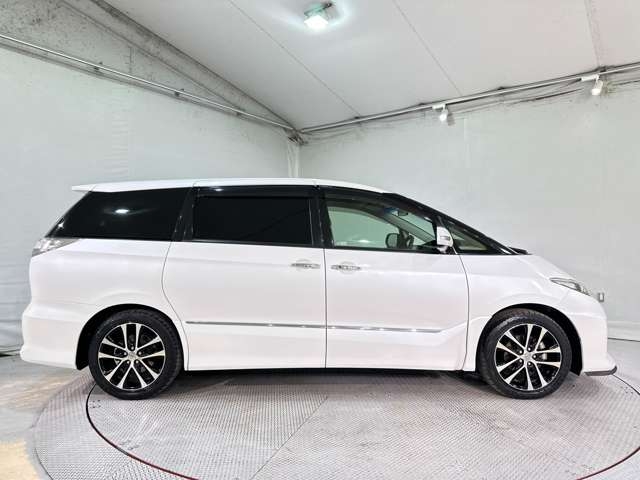 TOYOTA Estima Aeras Premium Edition Pearl White 2013′ D1E6T