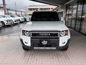 
									TOYOTA Land Cruiser Wagon VX   125KM Pearl White 2024′ D2GRW full								