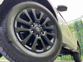 
									TOYOTA Land Cruiser Prado TX L Packet Matte Black Ed Pearl White 2022′ D2OXR full								