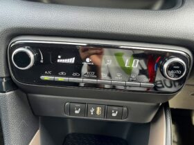 
									TOYOTA Yaris Hybrid Z Pearl White 2023′ D4XKI full								