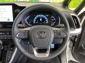 
									TOYOTA Noah Hybrid S-Z Pearl White 2025′ D6Z2C full								