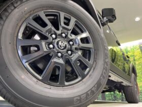
									TOYOTA Land Cruiser Wagon VX Black 2024′ D6ZFW full								