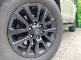 
									TOYOTA Land Cruiser Prado TX L Packet Matte Black Ed Pearl White 2023′ D70TW full								