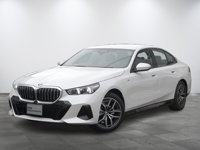 BMW 5 Series 523d xDrive M Sport Pearl White 2025′ D8WC4