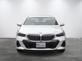 
									BMW 5 Series 523d xDrive M Sport Pearl White 2025′ D8WC4 full								