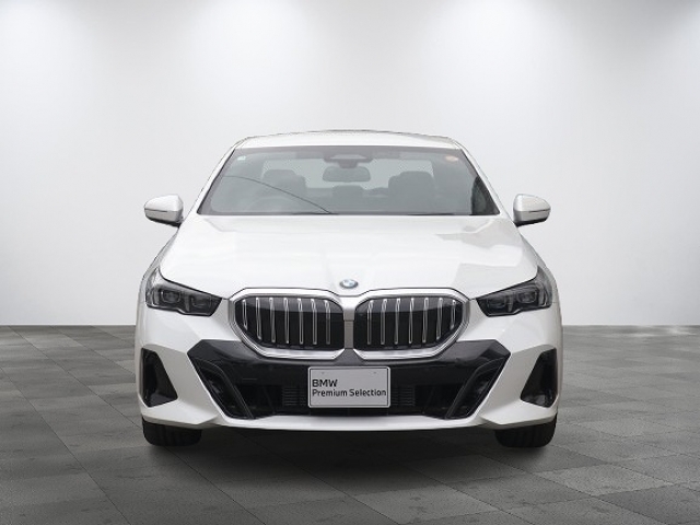 BMW 5 Series 523d xDrive M Sport Pearl White 2025′ D8WC4
