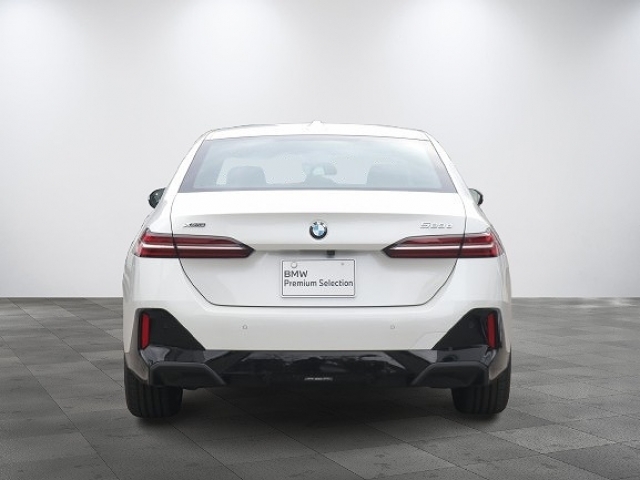 BMW 5 Series 523d xDrive M Sport Pearl White 2025′ D8WC4