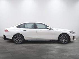 
									BMW 5 Series 523d xDrive M Sport Pearl White 2025′ D8WC4 full								