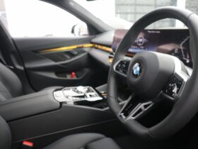 
									BMW 5 Series 523d xDrive M Sport Pearl White 2025′ D8WC4 full								