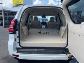 
									TOYOTA Land Cruiser Prado TX L Packet Matte Black Ed Pearl White 2023′ D94II full								