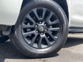 
									TOYOTA Land Cruiser Prado TX L Packet Matte Black Ed Pearl White 2023′ D94II full								