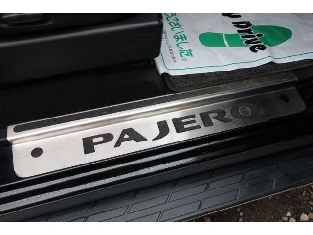 MITSUBISHI Pajero Exceed Black 2012′ D9566